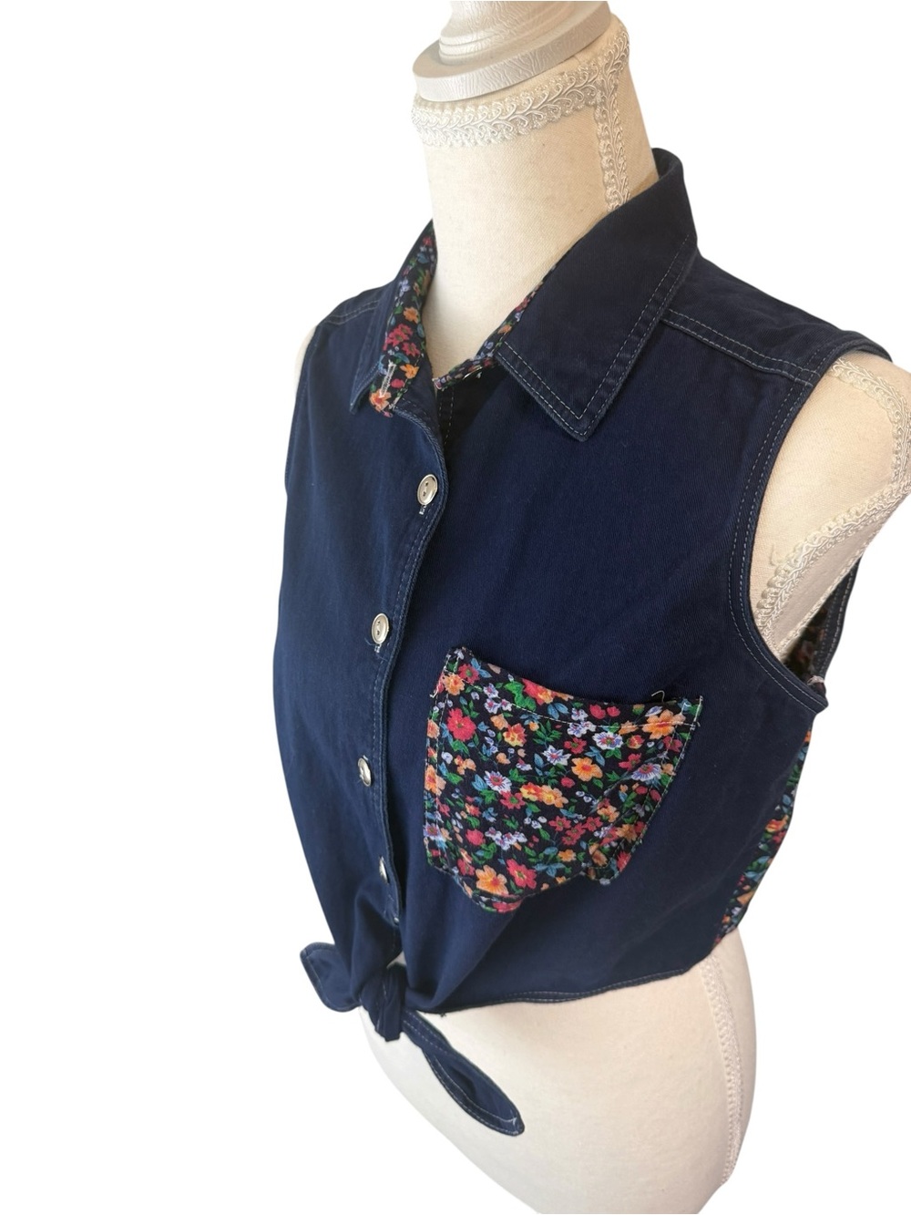 Vintage denim Sleeveless Button-Front Tie Crop Top with Floral Pocket see pics
